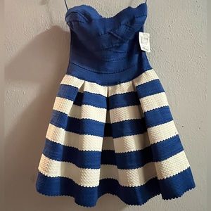 Woman’s strapless Dress